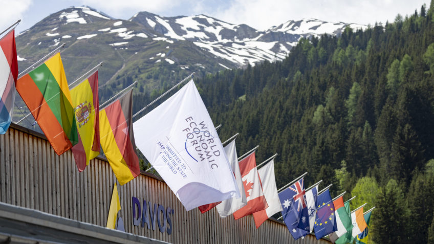 Read more about the article The Tribe of Davos Globalists Feels the Downturn of Globalization